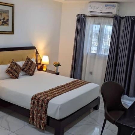 Bravia Eco Hotel Ломе Екстериор снимка