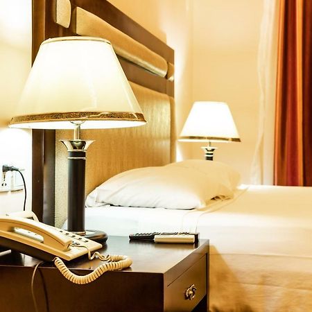 Bravia Eco Hotel Ломе Екстериор снимка