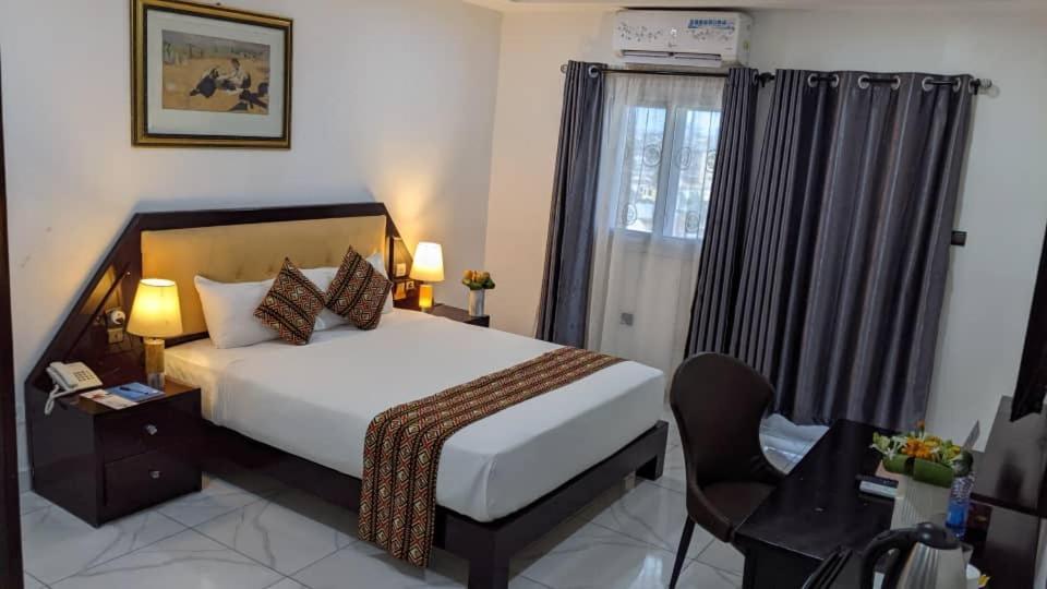 Bravia Eco Hotel Ломе Екстериор снимка