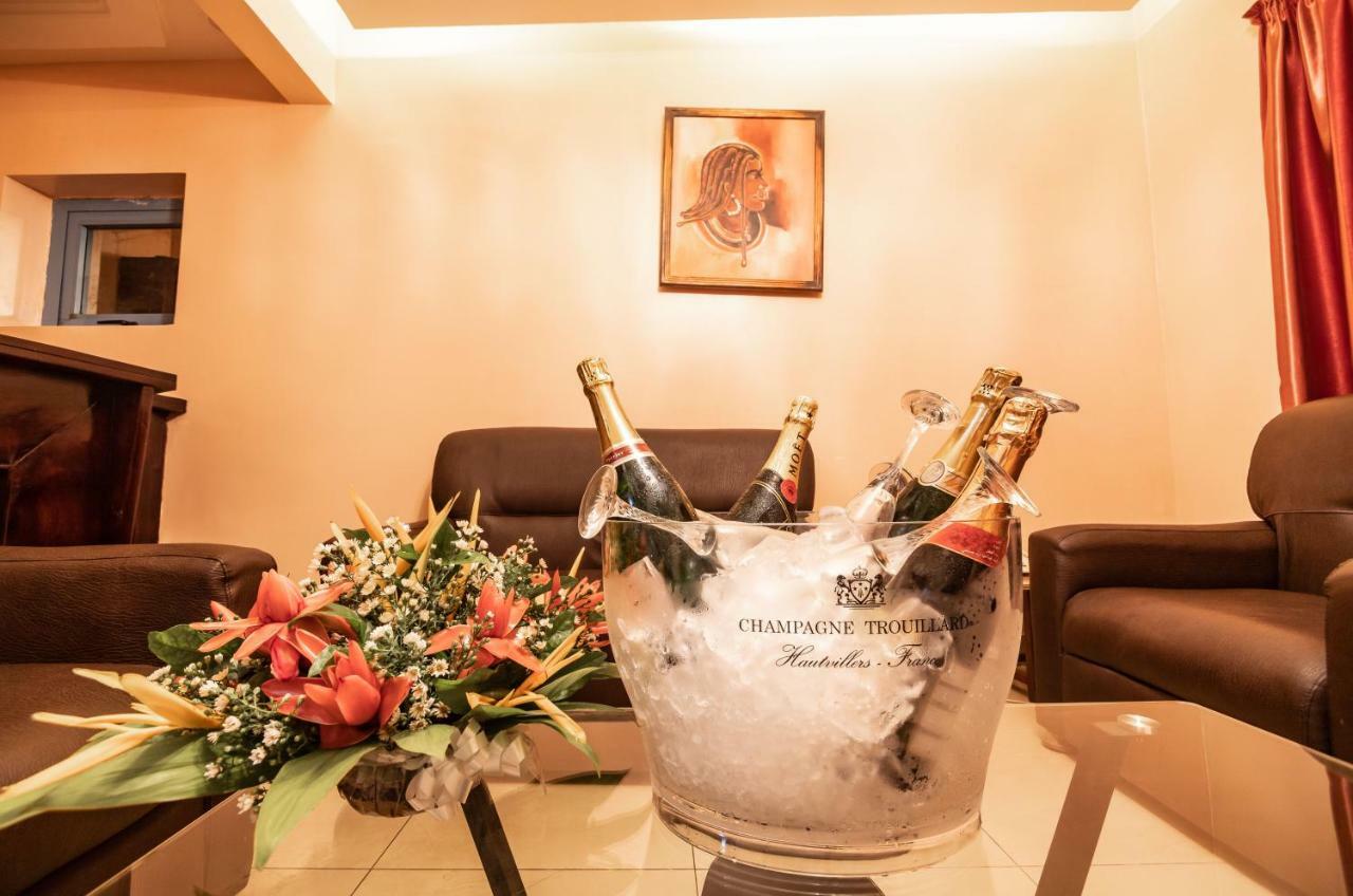 Bravia Eco Hotel Ломе Екстериор снимка
